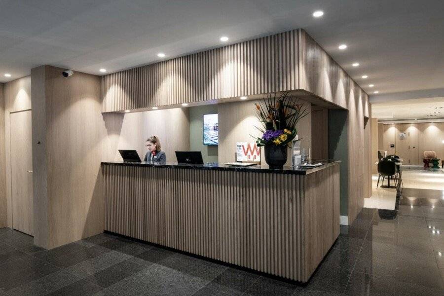 Catalonia Diagonal Centro front desk, lobby, 