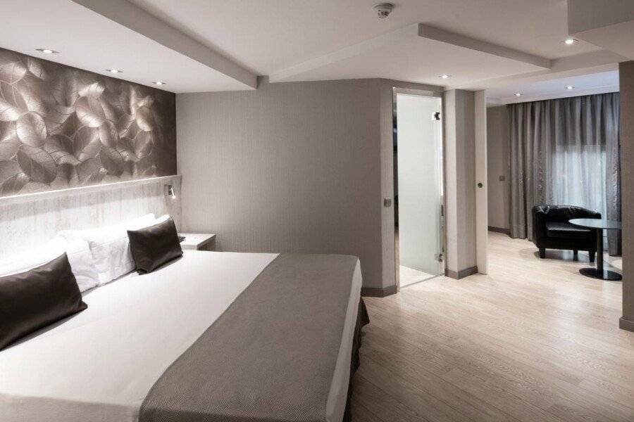 Catalonia Sagrada Familia hotel bedroom