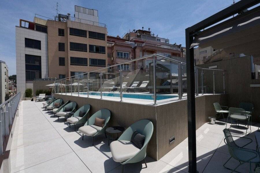 Catalonia 505 rooftop pool