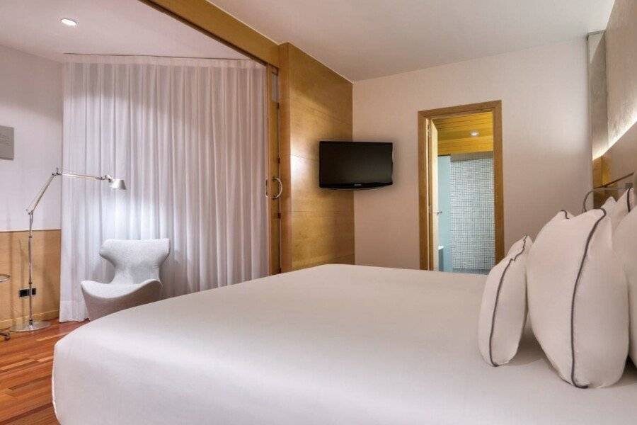 Sansi Pedralbes hotel bedroom