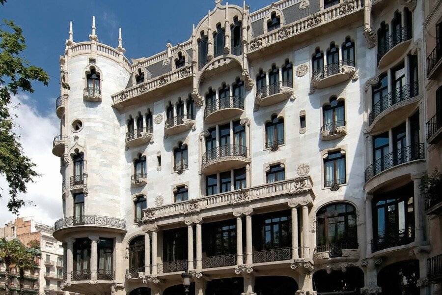 Hotel Casa Fuster G.L Monumento facade