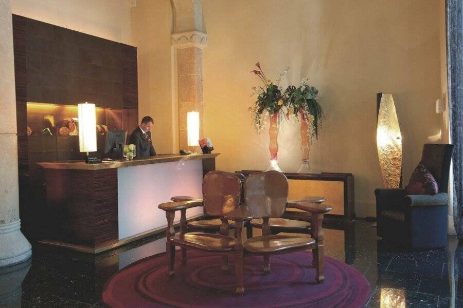 Hotel Casa Fuster G.L Monumento lobby,front desk