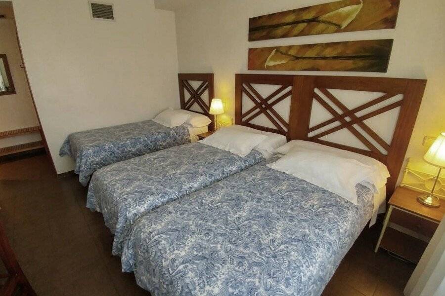 La Ciudadela hotel bedroom