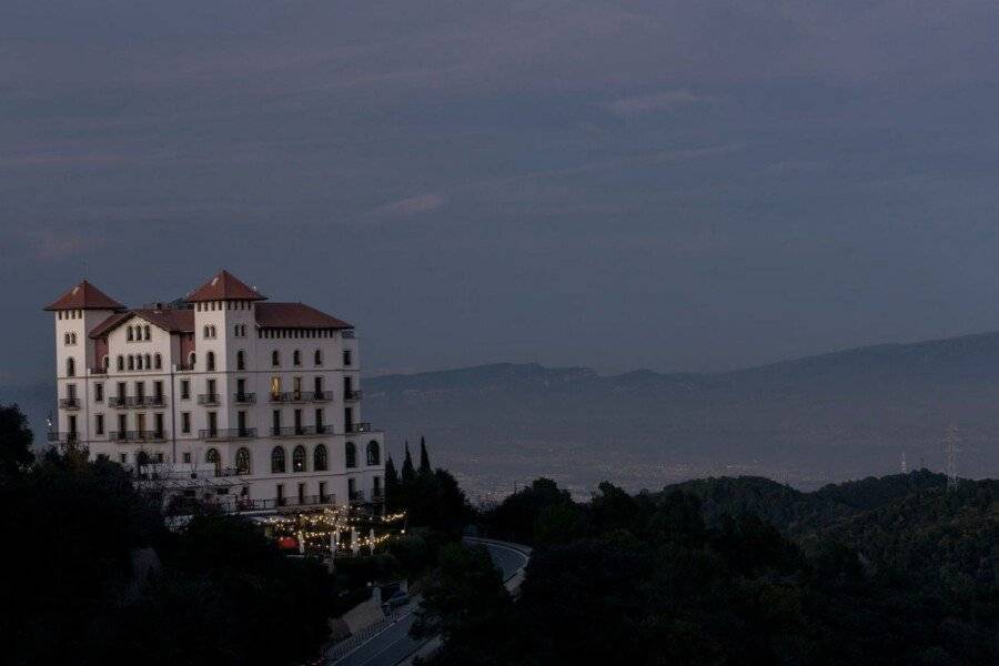 Gran Hotel La Florida G.L Monumento facade