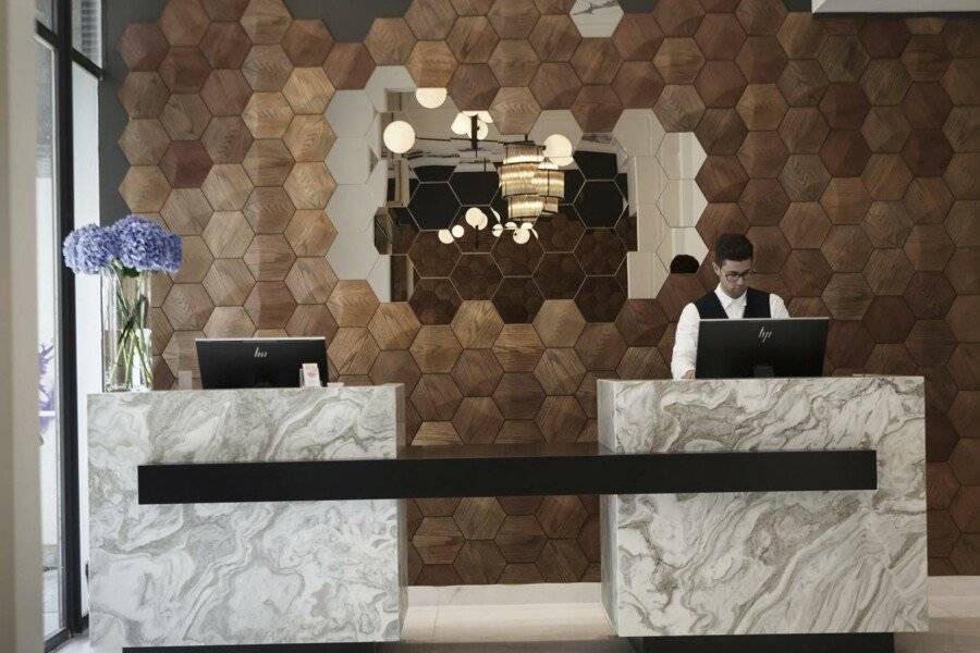 ICON Bcn lobby,front desk,