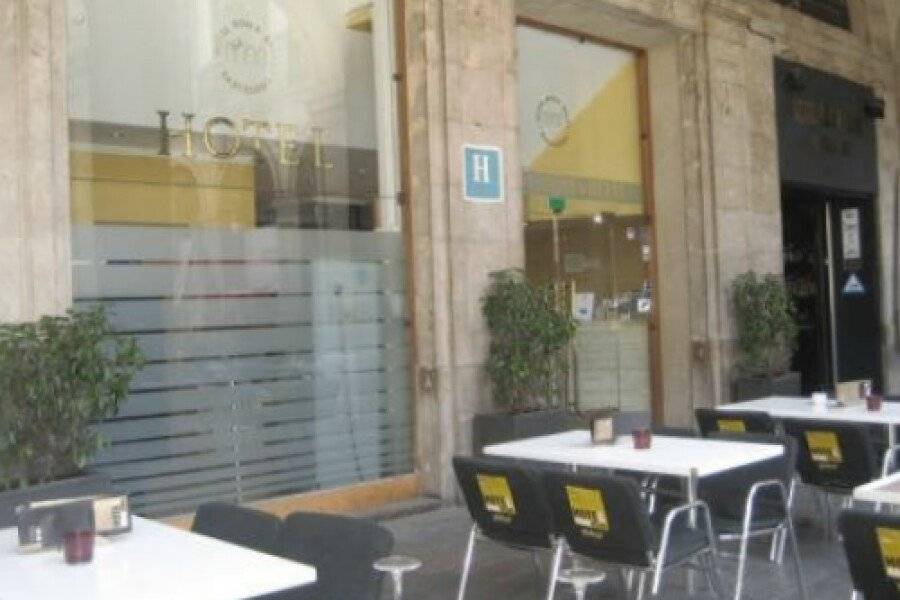 Roma Reial ,hotel facade