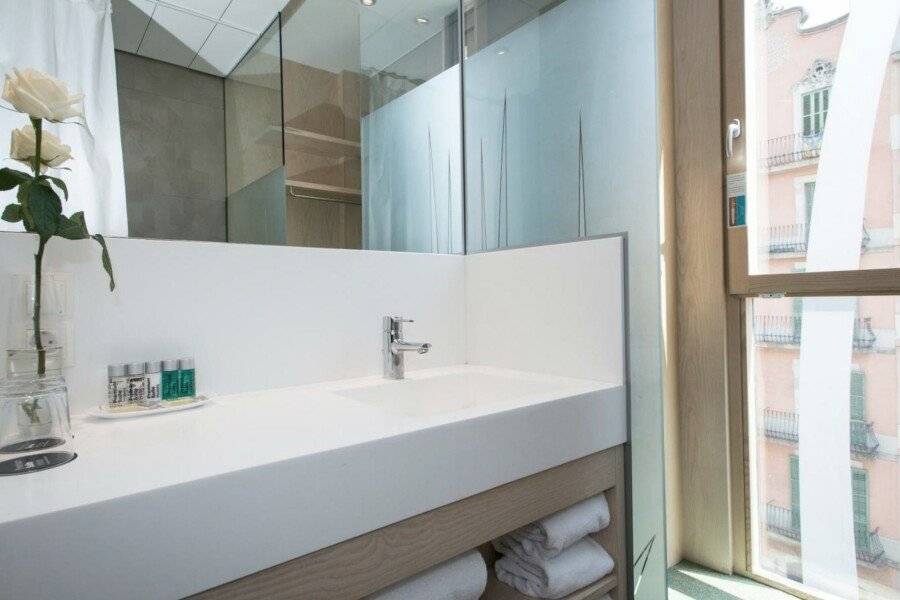 Ako Suites Hotel bathtub