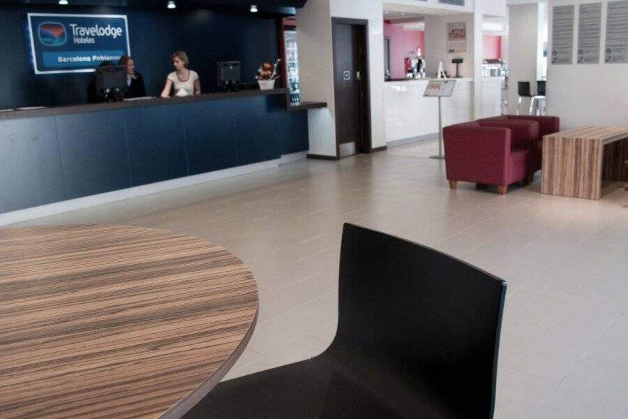 Travelodge Poblenou lobby,front desk,