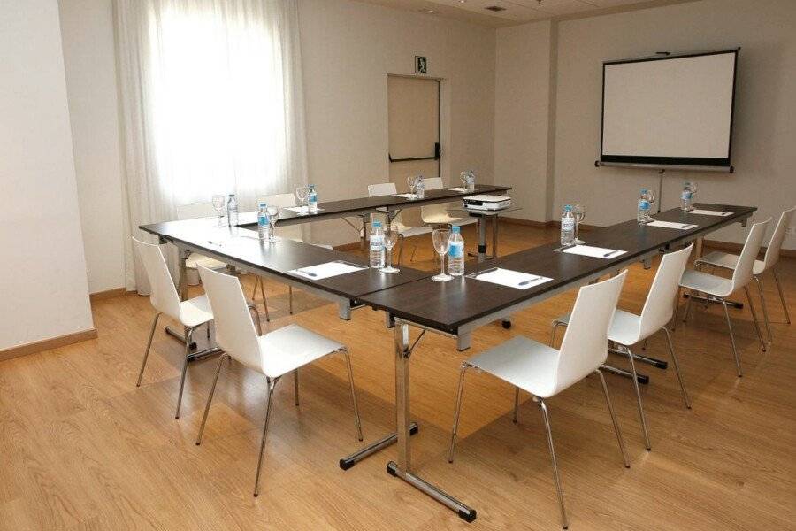 Travelodge Poblenou conference room,meeting room