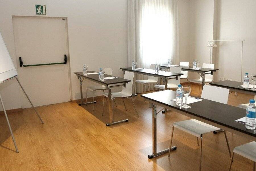 Travelodge Poblenou conference room,meeting room