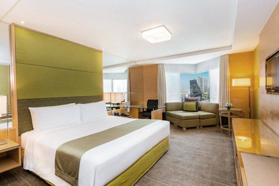 Holiday Inn Bangkok Silom, an IHG Hotel hotel bedroom