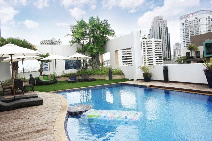 Grand Mercure Bangkok Asoke Residence outdoor pool,spa,garden