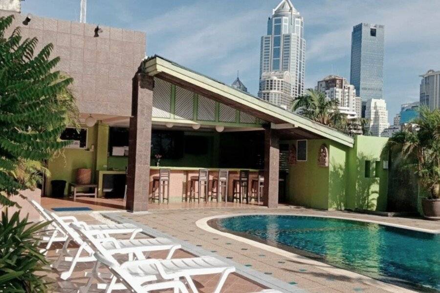 Woraburi Sukhumvit Hotel outdoor pool,bar