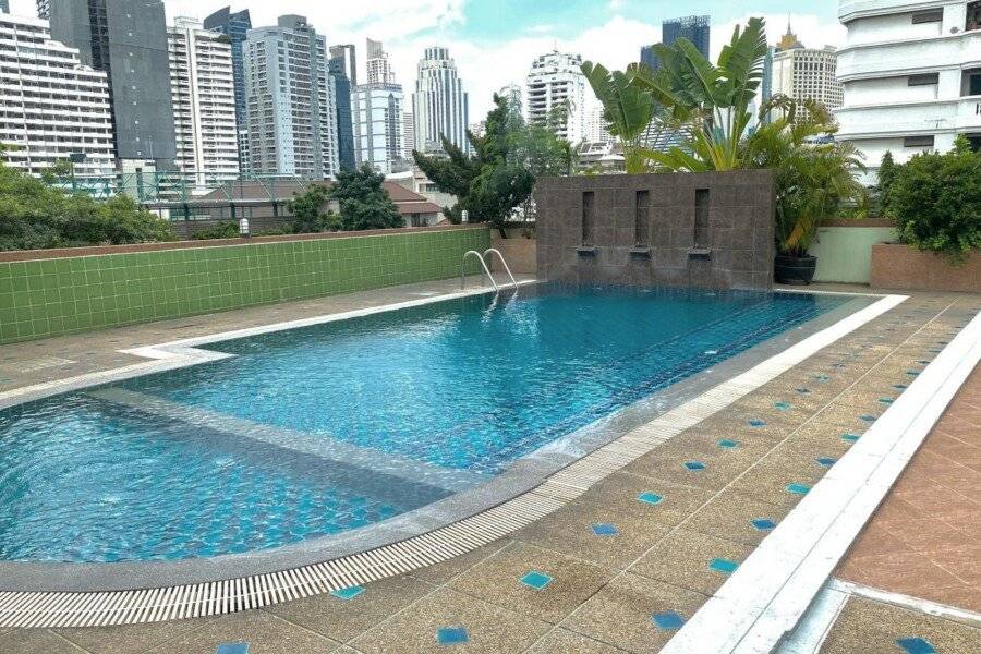 Woraburi Sukhumvit Hotel outdoor pool