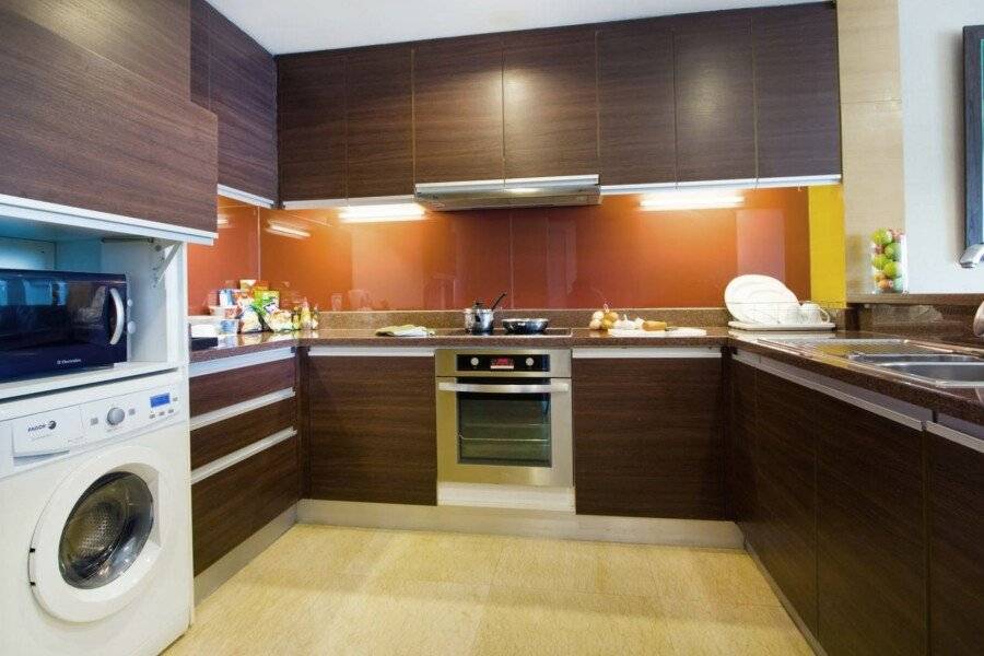 Urbana Sathorn Hotel, kitchen