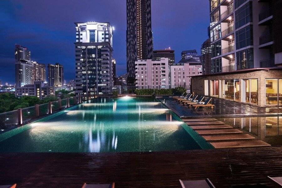 Urbana Sathorn Hotel, infinity pool, outdoor pool, city view