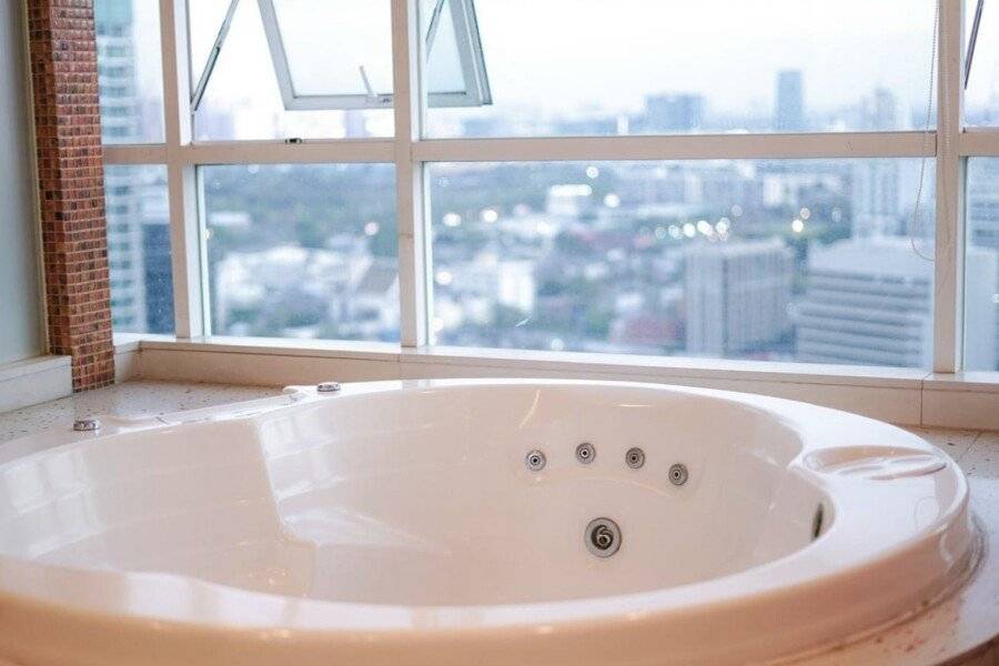 Urbana Langsuan Hotel jacuzzi,ocean view