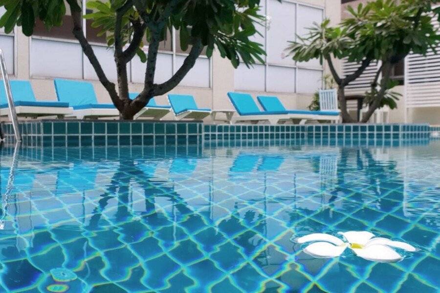 FuramaXclusive Sathorn, outdoor pool