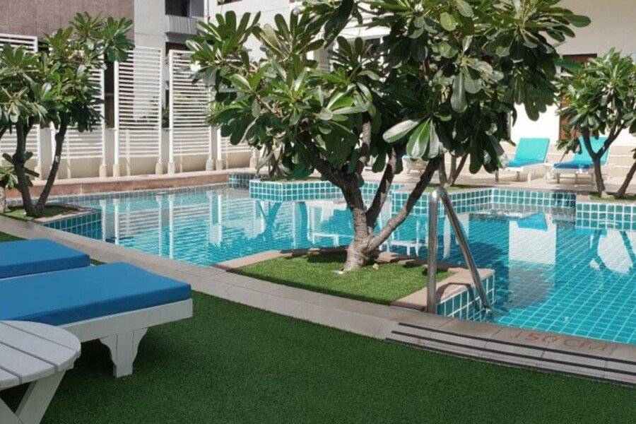 FuramaXclusive Sathorn, outdoor pool,garden