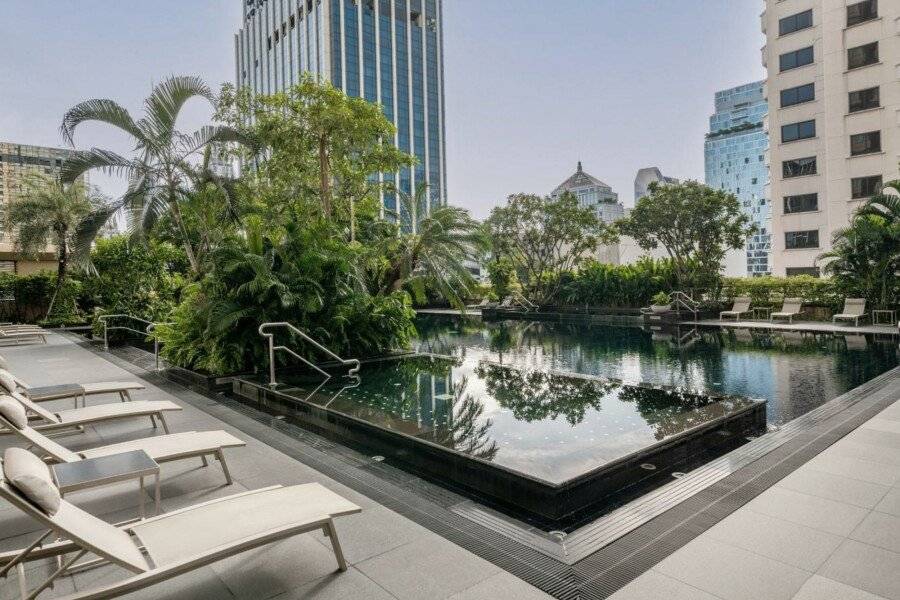 Grande Centre Point Hotel Ratchadamri outdoor pool,garden