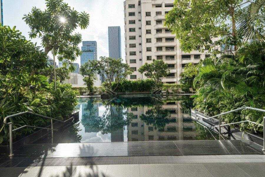 Grande Centre Point Hotel Ratchadamri outdoor pool,garden