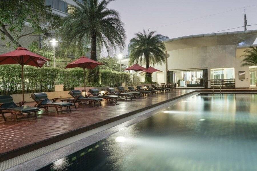 Centre Point Sukhumvit Thong-Lo outdoor pool