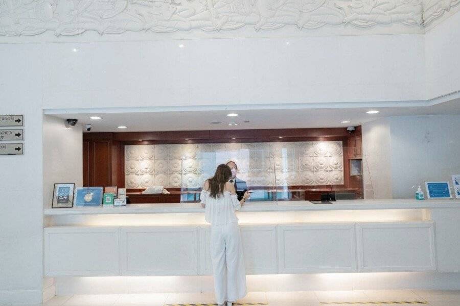 Centre Point Sukhumvit Thong-Lo front desk,lobby