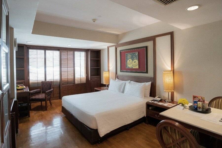 Centre Point Sukhumvit Thong-Lo hotel bedroom