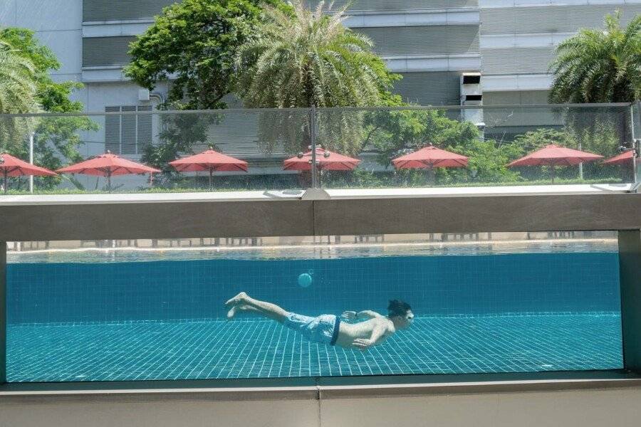 Centre Point Sukhumvit Thong-Lo outdoor pool