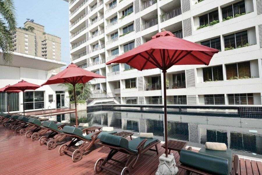 Centre Point Sukhumvit Thong-Lo outdoor pool