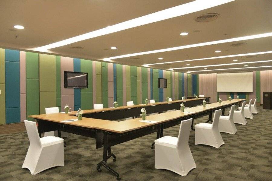 Rama Gardens Hotel Bangkok - SHA Plus Certified conference room,meeting room