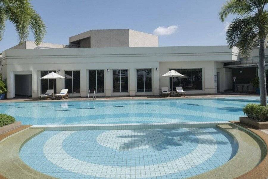 Miracle Grand Convention Hotel outdoor pool