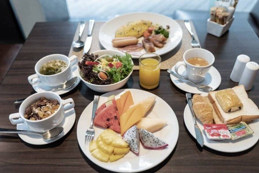 Admiral Premier Bangkok breakfast