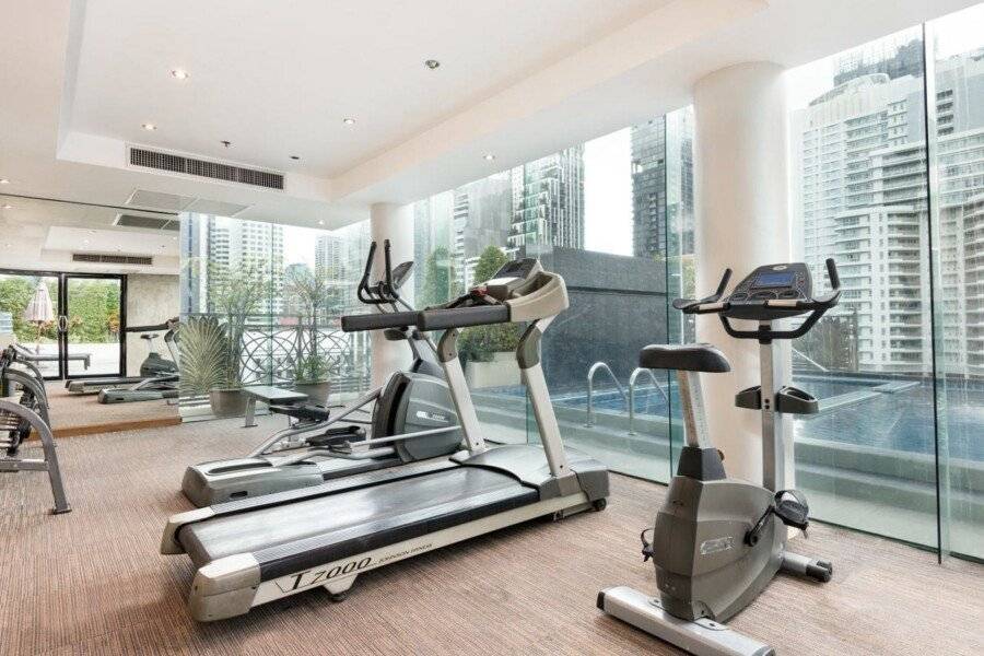 Admiral Premier Bangkok fitness centre,pool