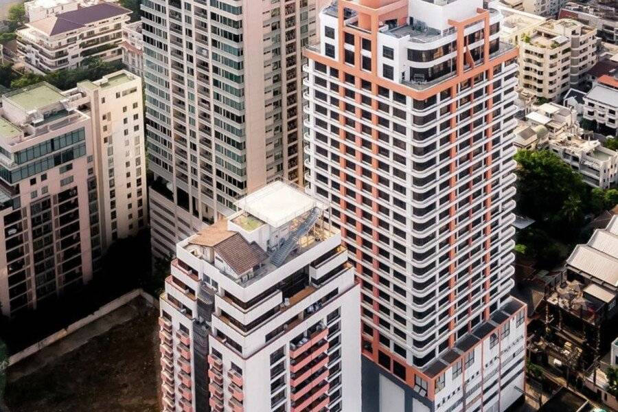 Bandara Suites Silom, facade