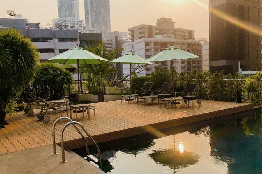 Oakwood Residence Sukhumvit 24 outdoor pool