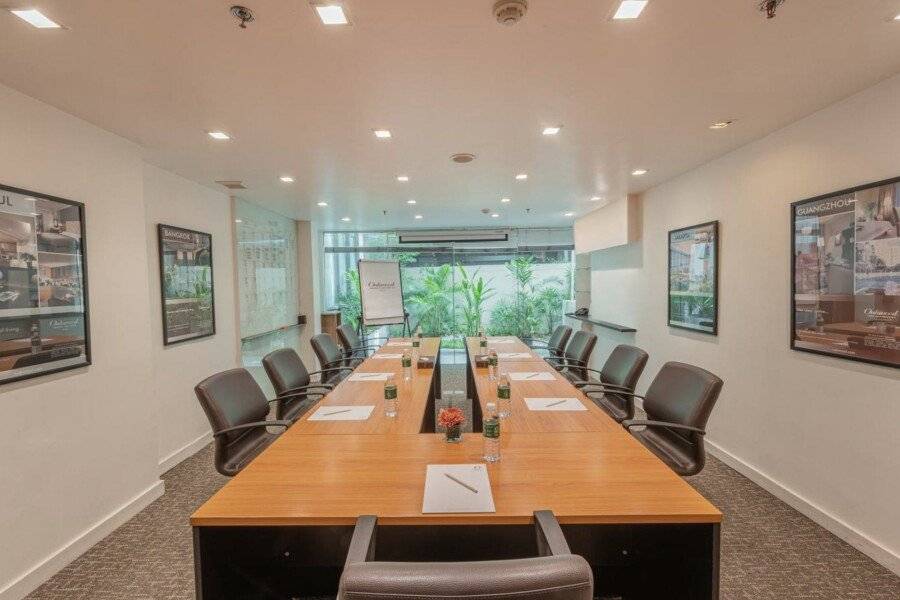 Oakwood Residence Sukhumvit 24 conference room,meeting room