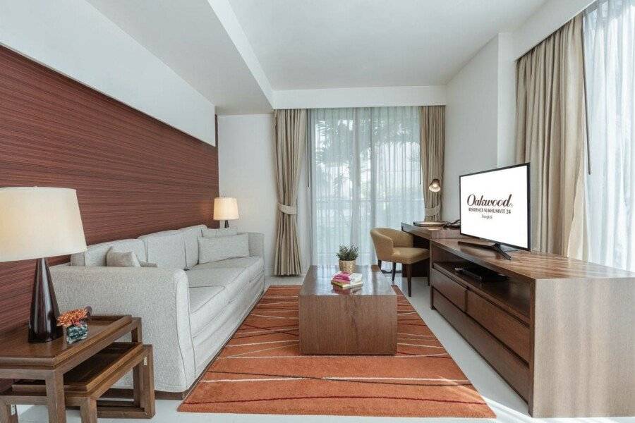 Oakwood Residence Sukhumvit 24 hotel bedroom