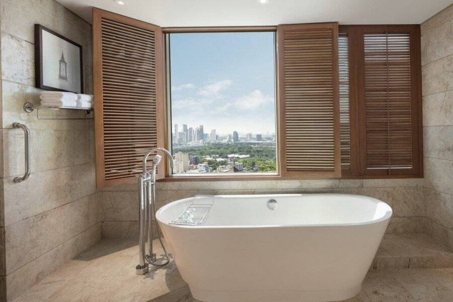 Conrad bathtub,ocean view