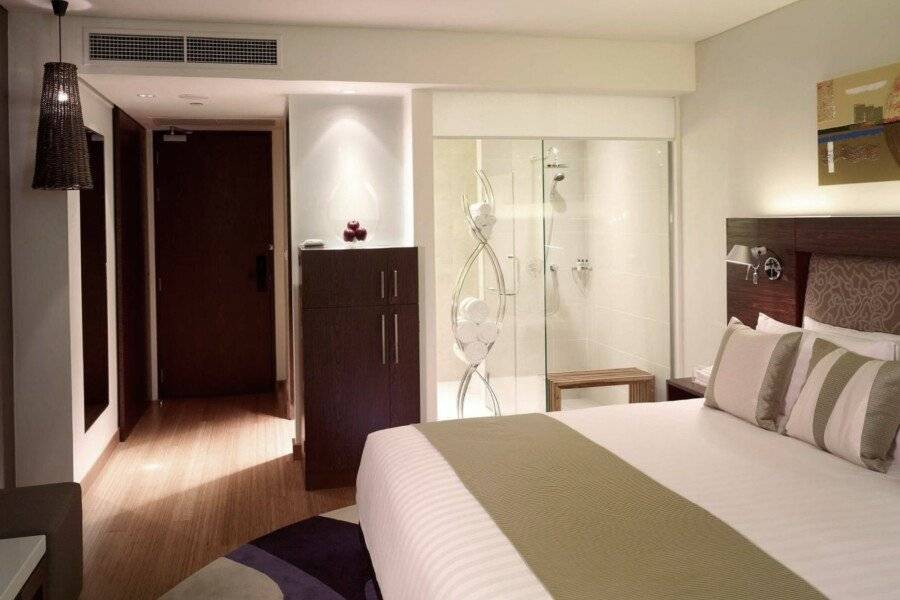 Park Plaza Sukhumvit hotel bedroom