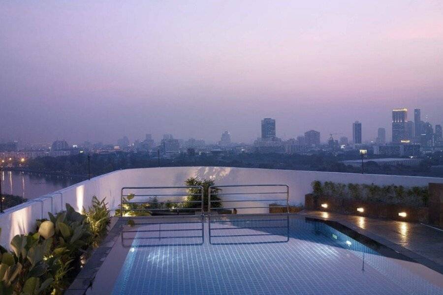 Park Plaza Sukhumvit rooftop pool,ocean view