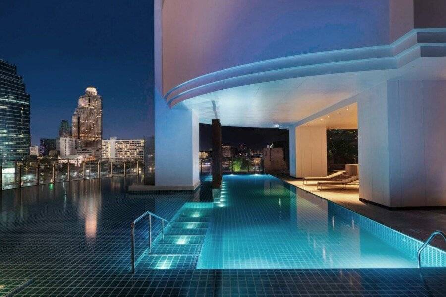 Millennium Hilton infinity pool, outdoor pool, hotel facade, ocean view