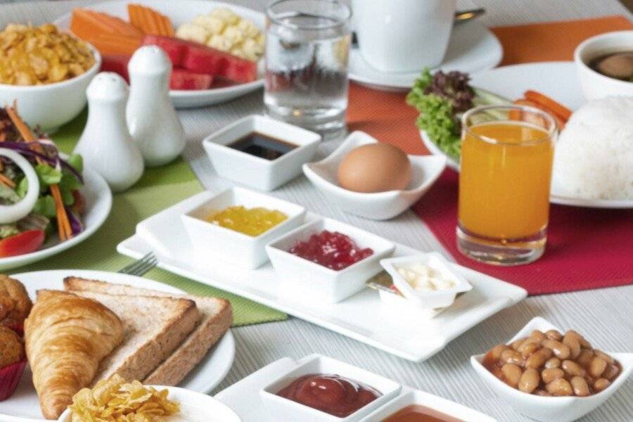 ibis Sathorn breakfast