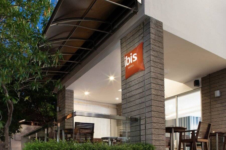 ibis Sathorn facade,restaurant