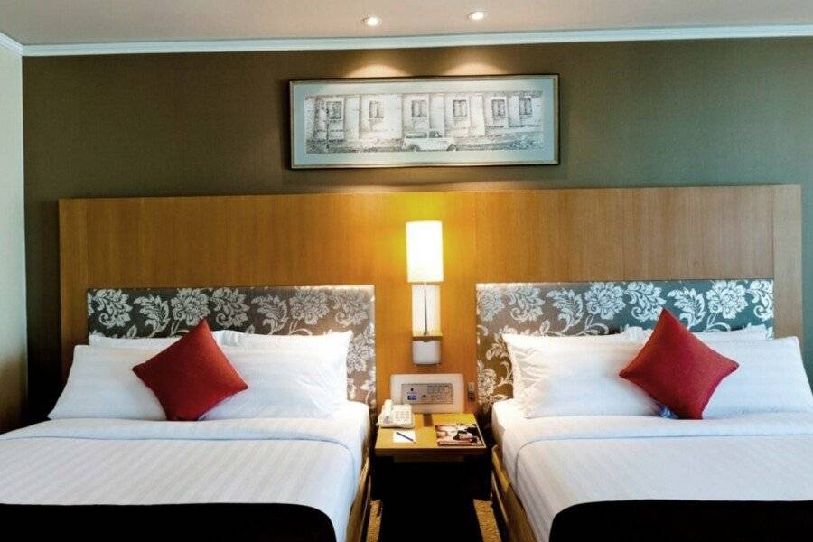 Royal Princess Larn Luang - SHA Extra Plus hotel bedroom