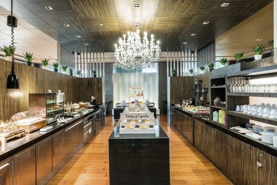 Pathumwan Princess Hotel - SHA Extra Plus Certified restaurant,breakfast