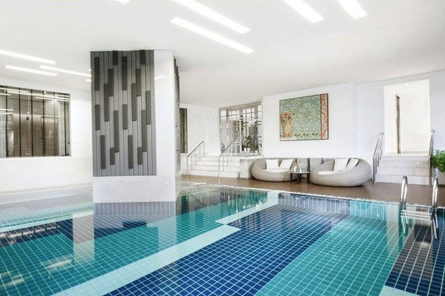 Centre Point Chidlom indoor pool,spa