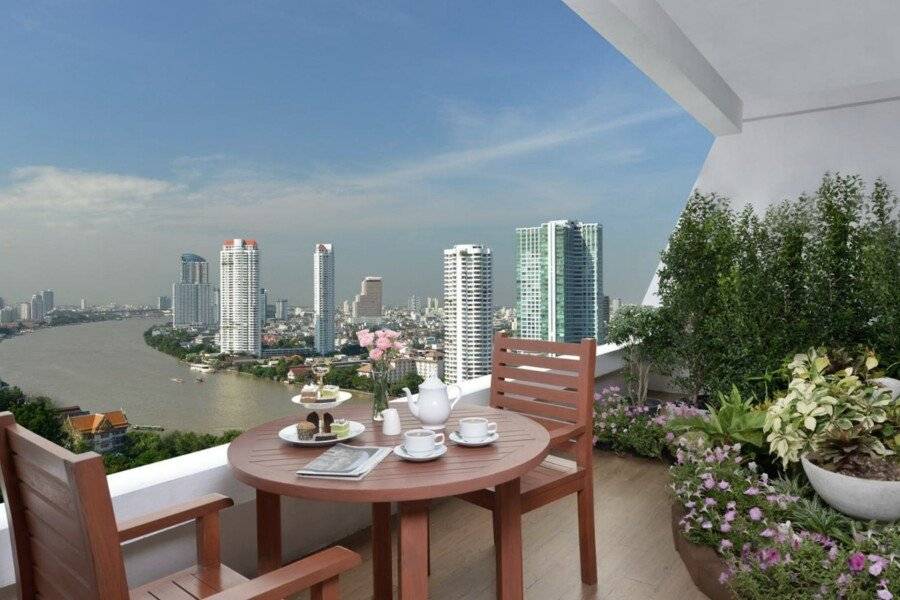 Centre Point Silom balcony,ocean view