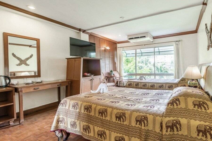 Royal Ivory Sukhumvit Nana hotel bedroom