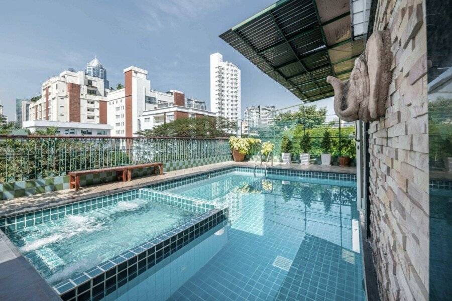 Royal Ivory Sukhumvit Nana outdoor pool